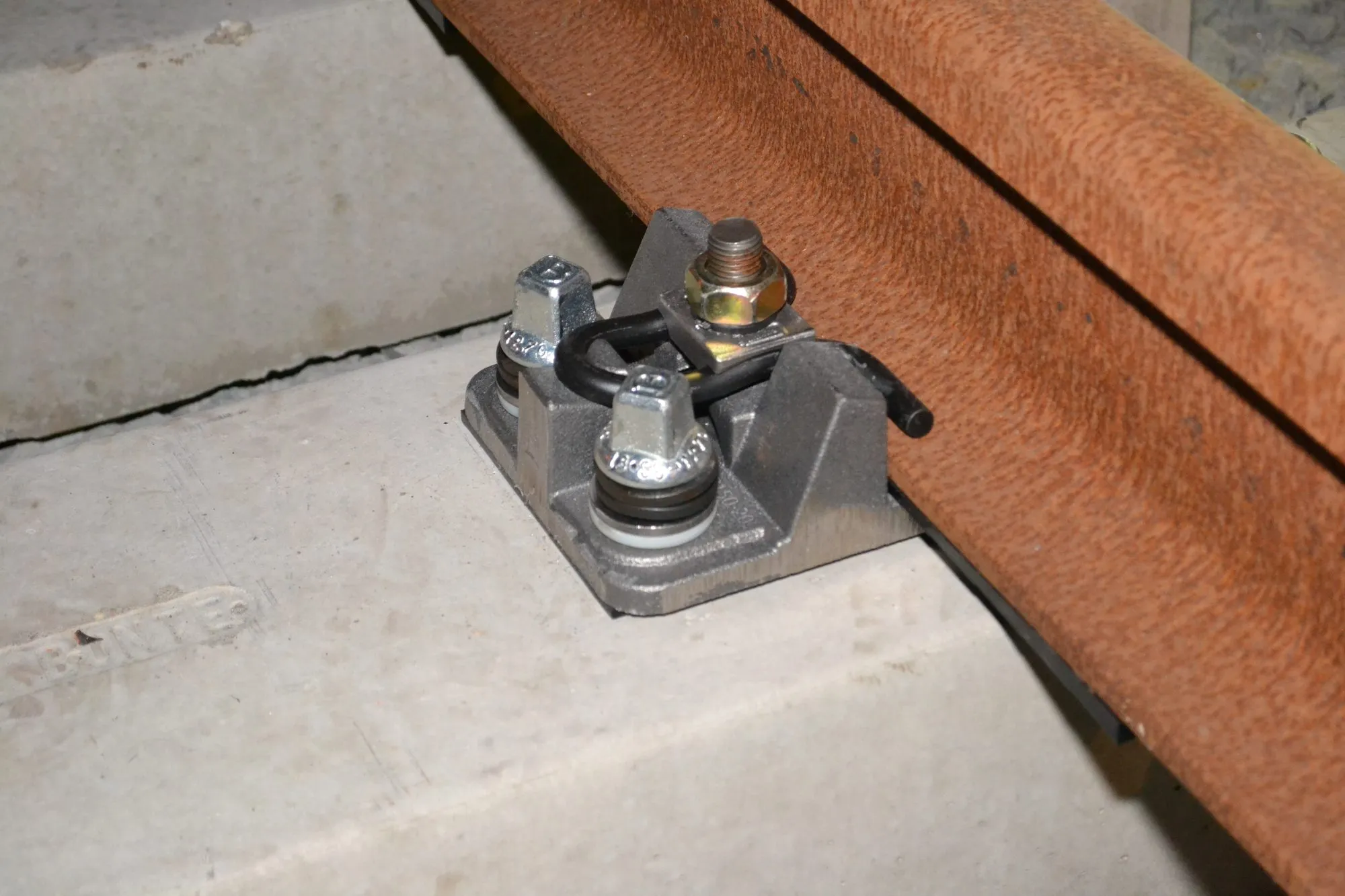 ShimLift fastening with clip on a concrete sleeper