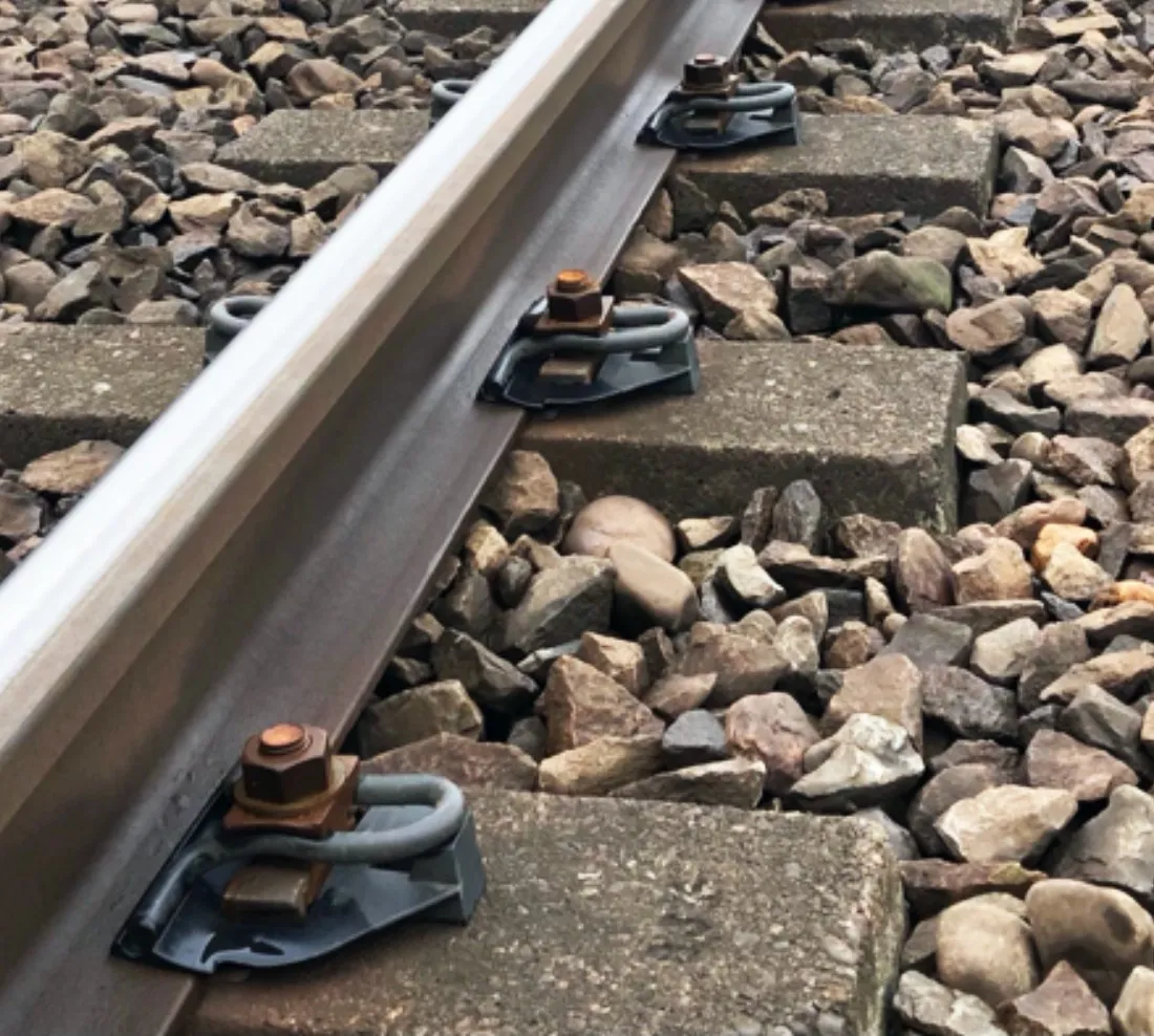 VBK clamps fastening the rail on duoblok sleepers in ballast